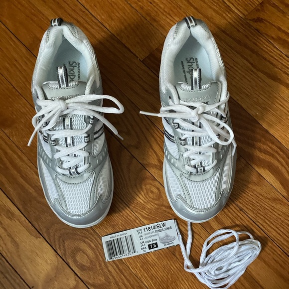 Skechers Sneakers - Picture 1 of 16